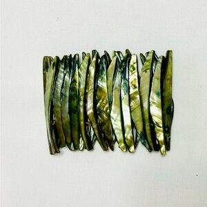 4 /$50 NWOT Green Shell Bracelet